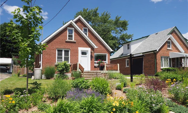 784 Elizabeth Street