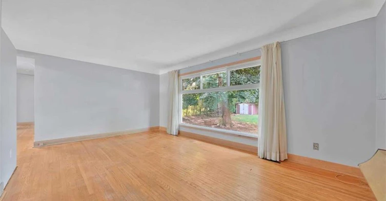675 Inverness Avenue, Burlington, ON, L7T 3S9 - 4