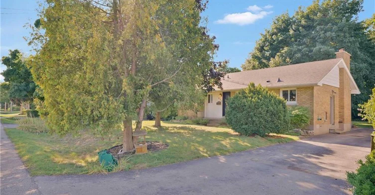 675 Inverness Avenue, Burlington, ON, L7T 3S9 - 2