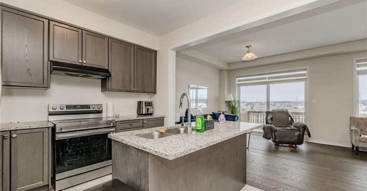 12 Toffee Trail, Hamilton, ON, L8J 0M2 - 3