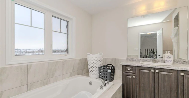 12 Toffee Trail, Hamilton, ON, L8J 0M2 - 11