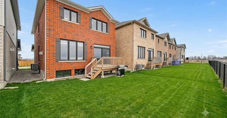 12 Toffee Trail, Hamilton, ON, L8J 0M2 - 12