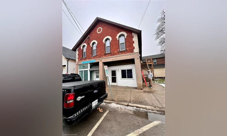 49 King Street W