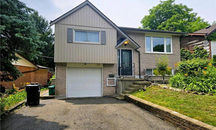 67 Pinemeadow Crescent