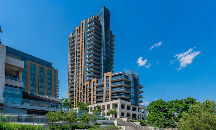 202-2060 Lakeshore Road