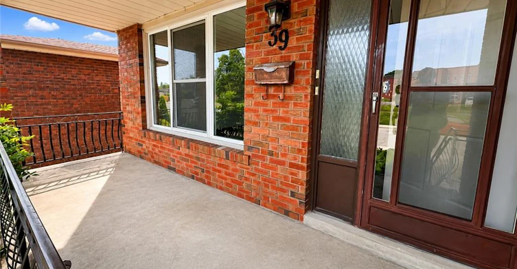 Upper-39 Lisgar Court, Hamilton, ON, L8T 4Y4 - 2
