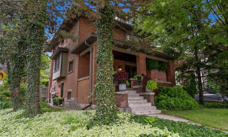 61 Mountain Avenue