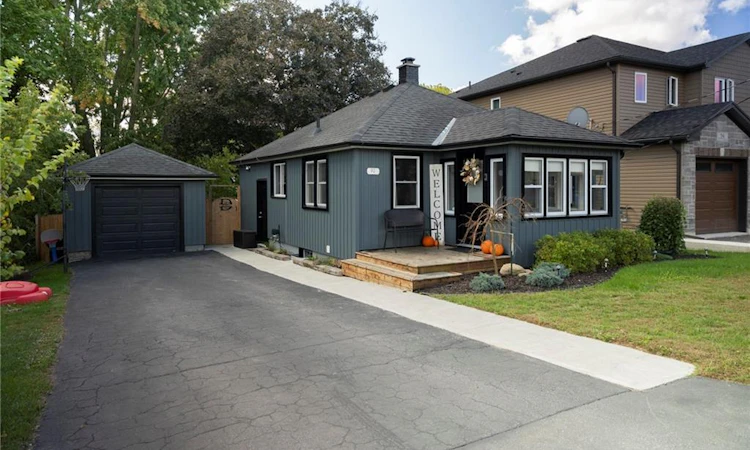 92 Sovereign Street W