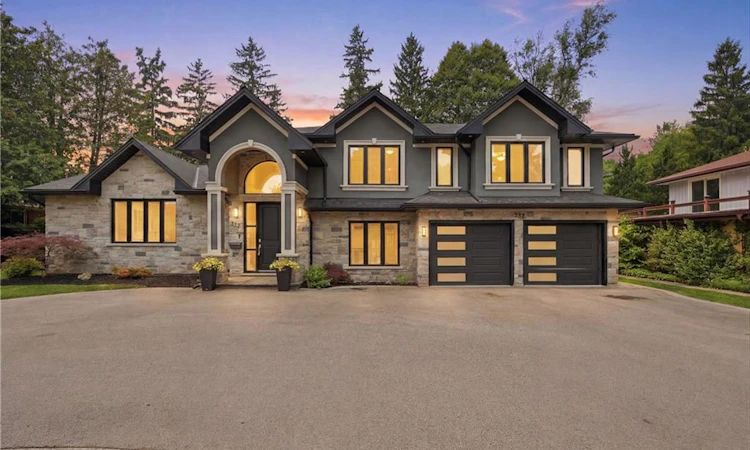 332 Woodworth Drive W