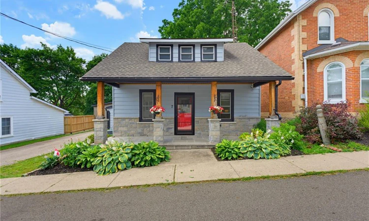 7 Lorimer Street