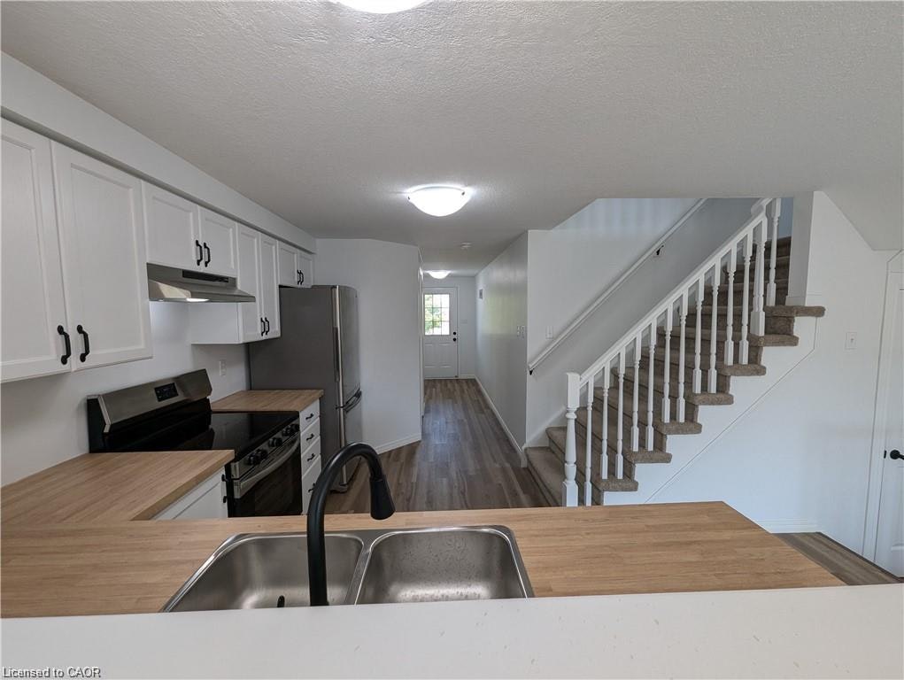 699 Laurelwood Drive, Waterloo, ON, N2V 2T8 - 4