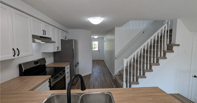699 Laurelwood Drive, Waterloo, ON, N2V 2T8 - 4