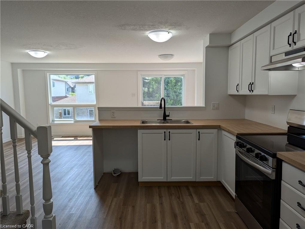 699 Laurelwood Drive, Waterloo, ON, N2V 2T8 - 3