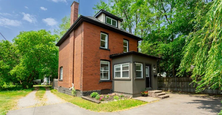 826 Beach Boulevard, Hamilton, ON, L8H 6Z5 - 2