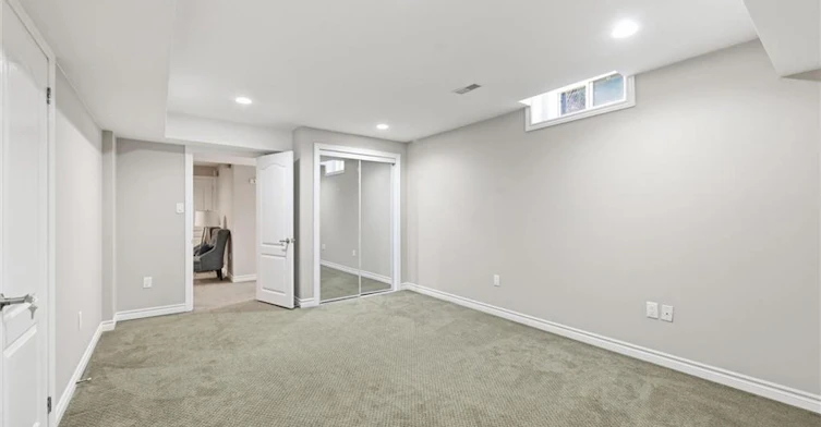 Lower-15 Pelham Drive, Hamilton, ON, L9K 1L4 - 7