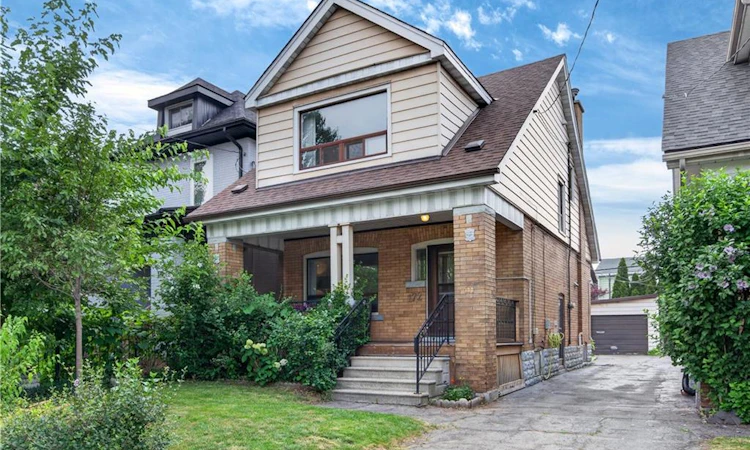 172 Kensington Avenue S
