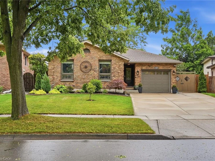 224 Athenia Drive, Hamilton, ON, L8J 1T7
