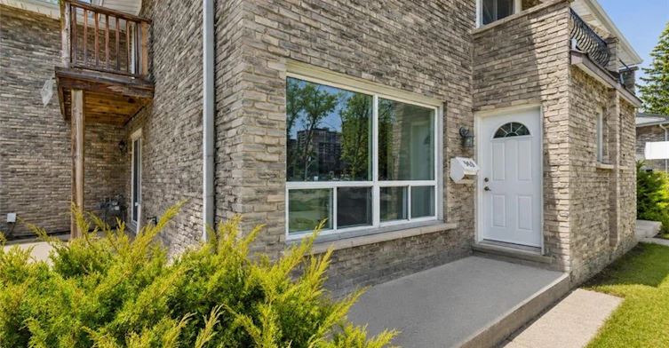 2-969 Francis Road, Burlington, ON, L7T 3Z1