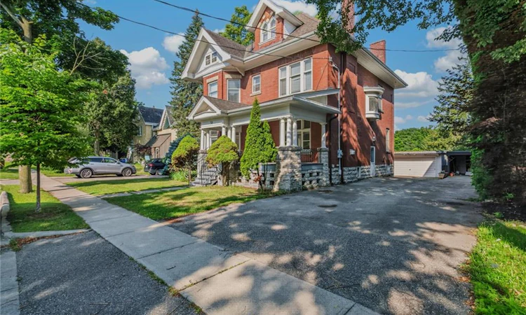 58 Lorne Crescent