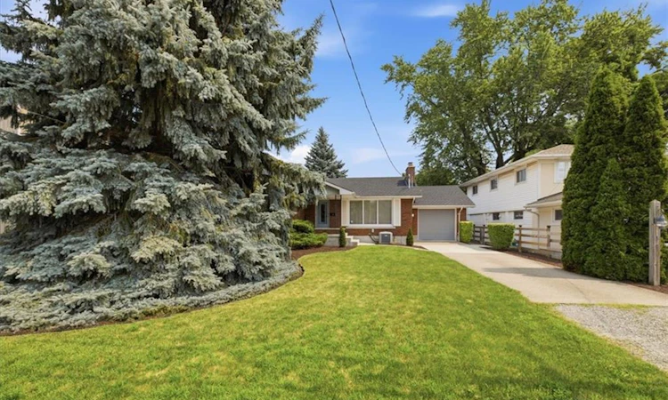 4 Corbett Avenue