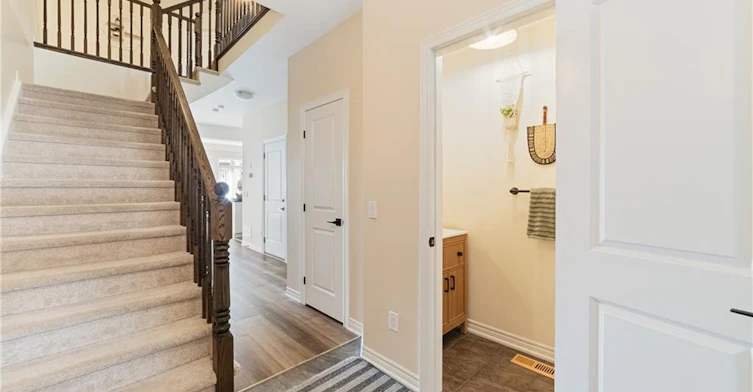 17 Southshore Crescent, Hamilton, ON, L8E 0J3 - 4