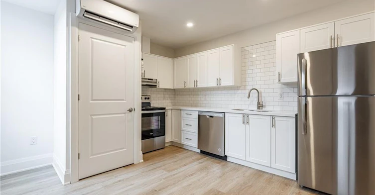 2-106 East Avenue S, Hamilton, ON, L8N 2T7