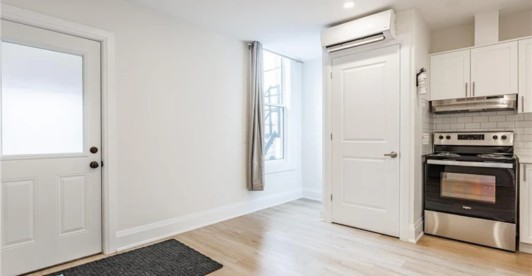 2-106 East Avenue S, Hamilton, ON, L8N 2T7 - 2
