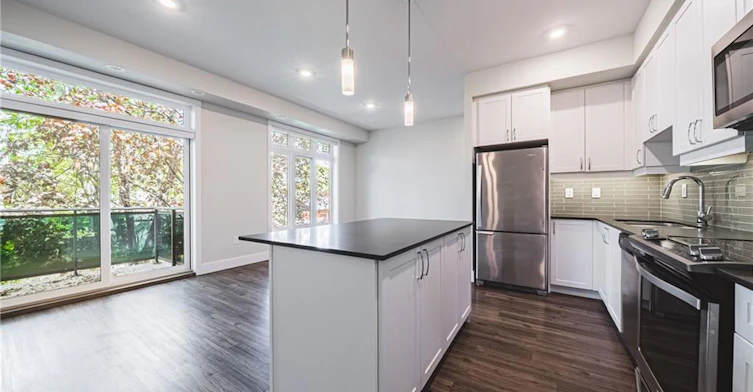 209-2061 Prospect Street, Burlington, ON, L7R 1Z2 - 2