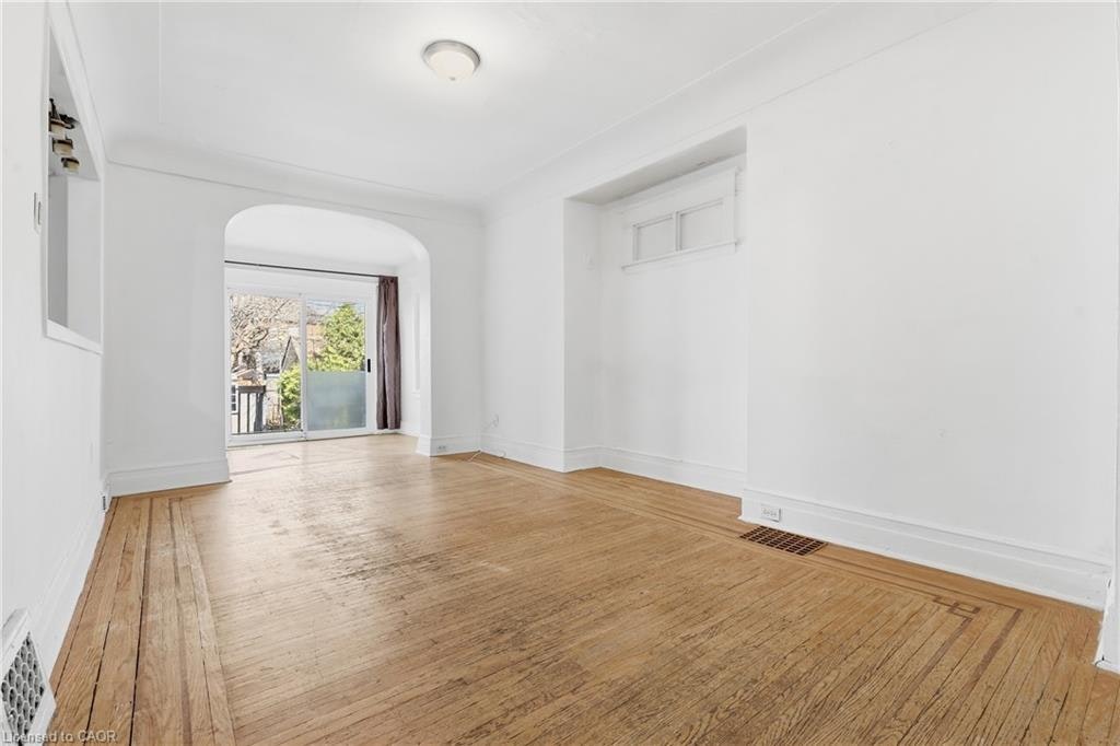115 Kensington Avenue N, Hamilton, ON, L8L 7N3 - 5