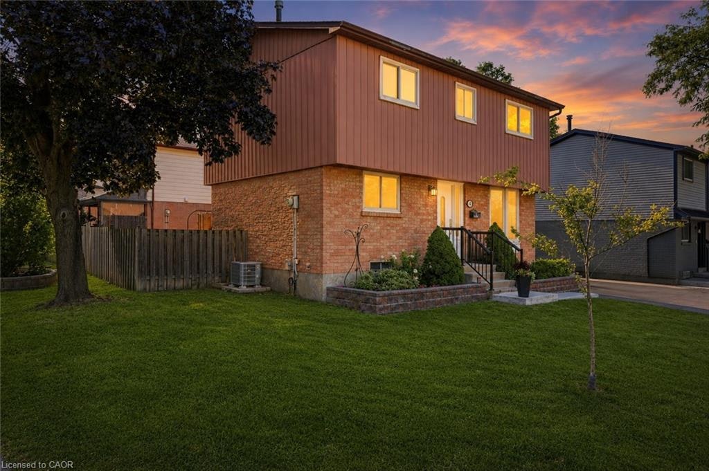 14 Berrisfield Crescent, Hamilton, ON, L4T 4X1