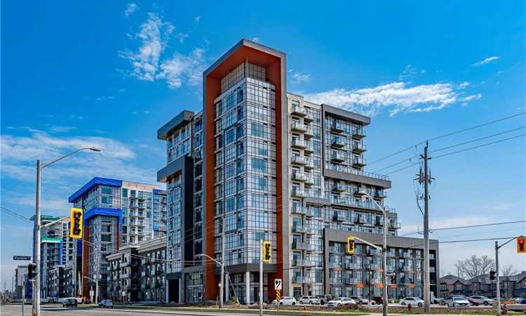 1011-470 Dundas Street E