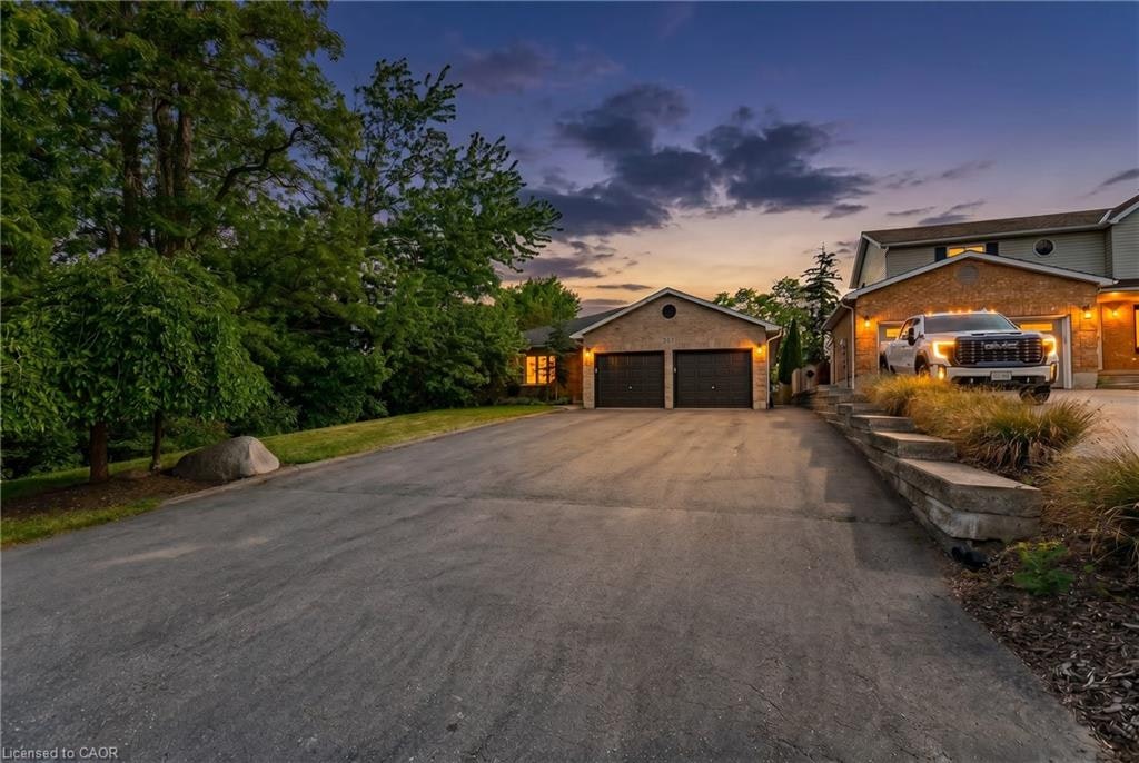 907 Doon Village Road, Kitchener, ON, N2P 1A1