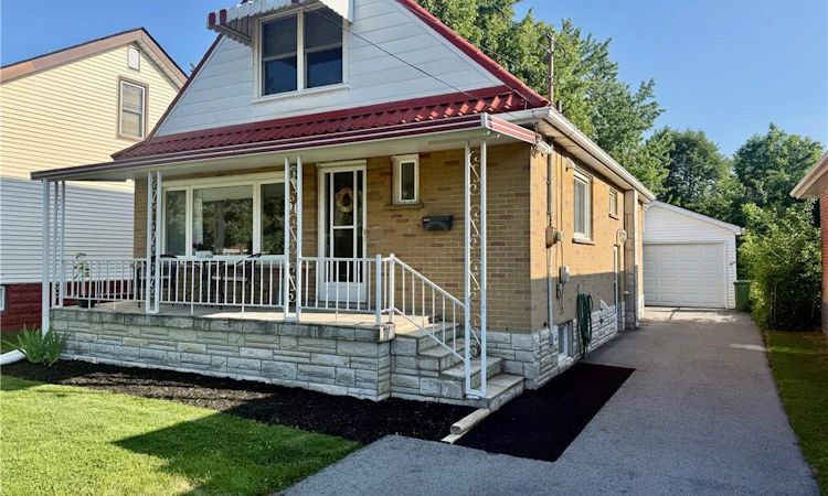 60 Howe Avenue