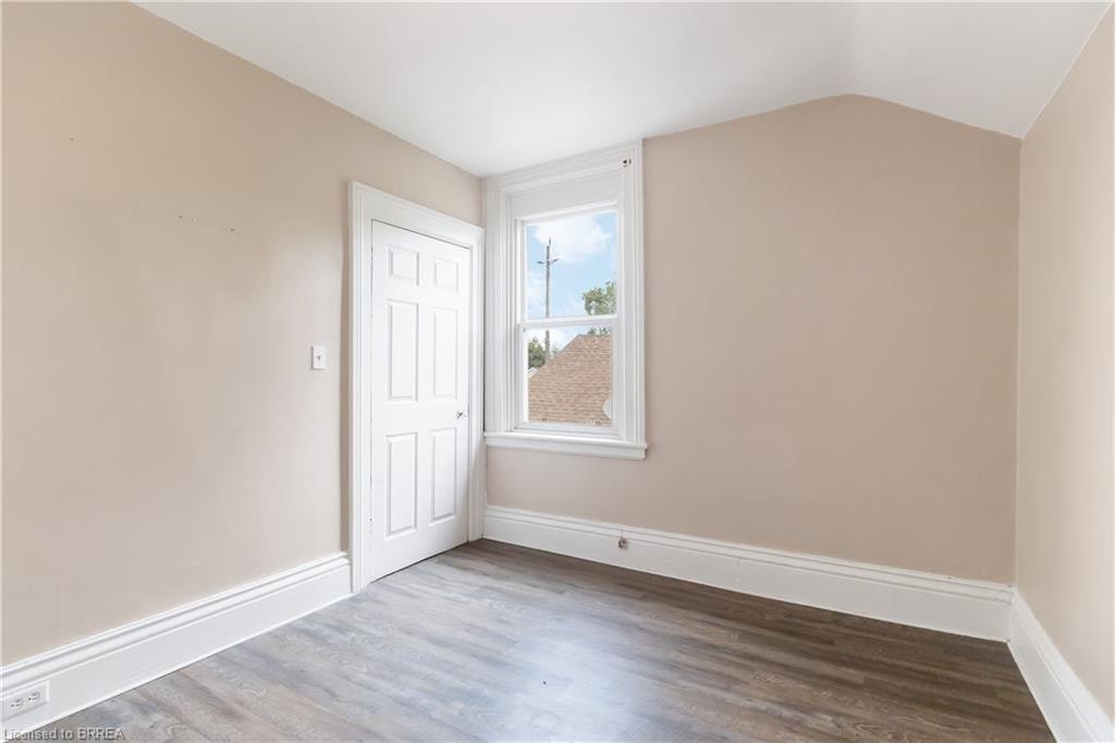 Upper-65 East Avenue, Brantford, ON, N3S 3L5 - 9