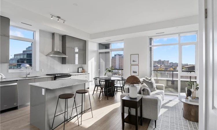 420-55 Duke Street W