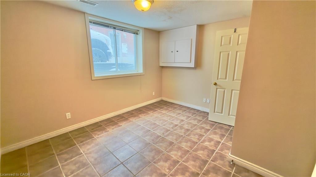 16 Marshall Street, Waterloo, ON, N2J 2T2 - 13