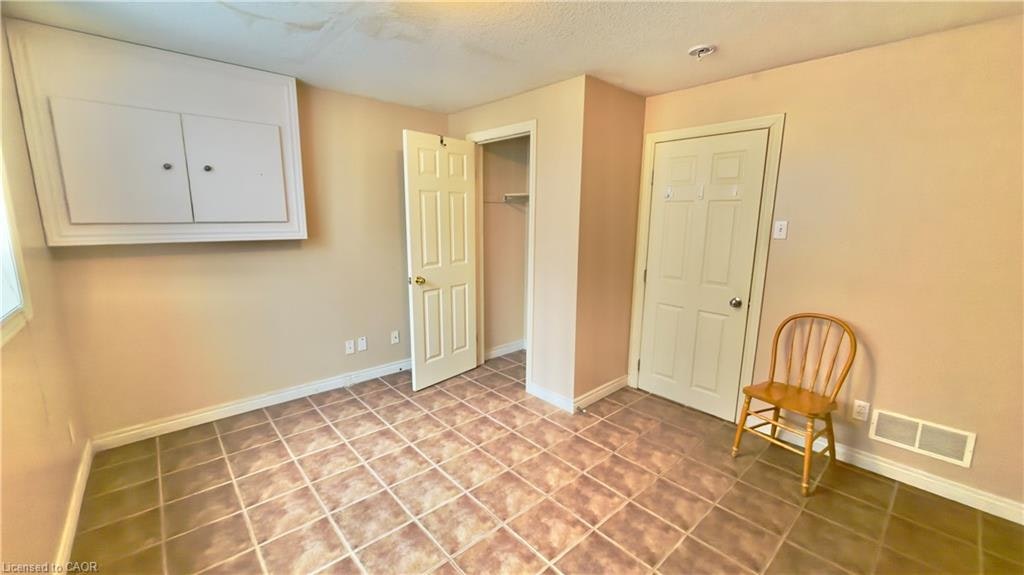 16 Marshall Street, Waterloo, ON, N2J 2T2 - 14