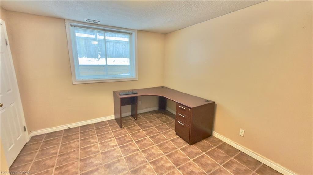 16 Marshall Street, Waterloo, ON, N2J 2T2 - 19