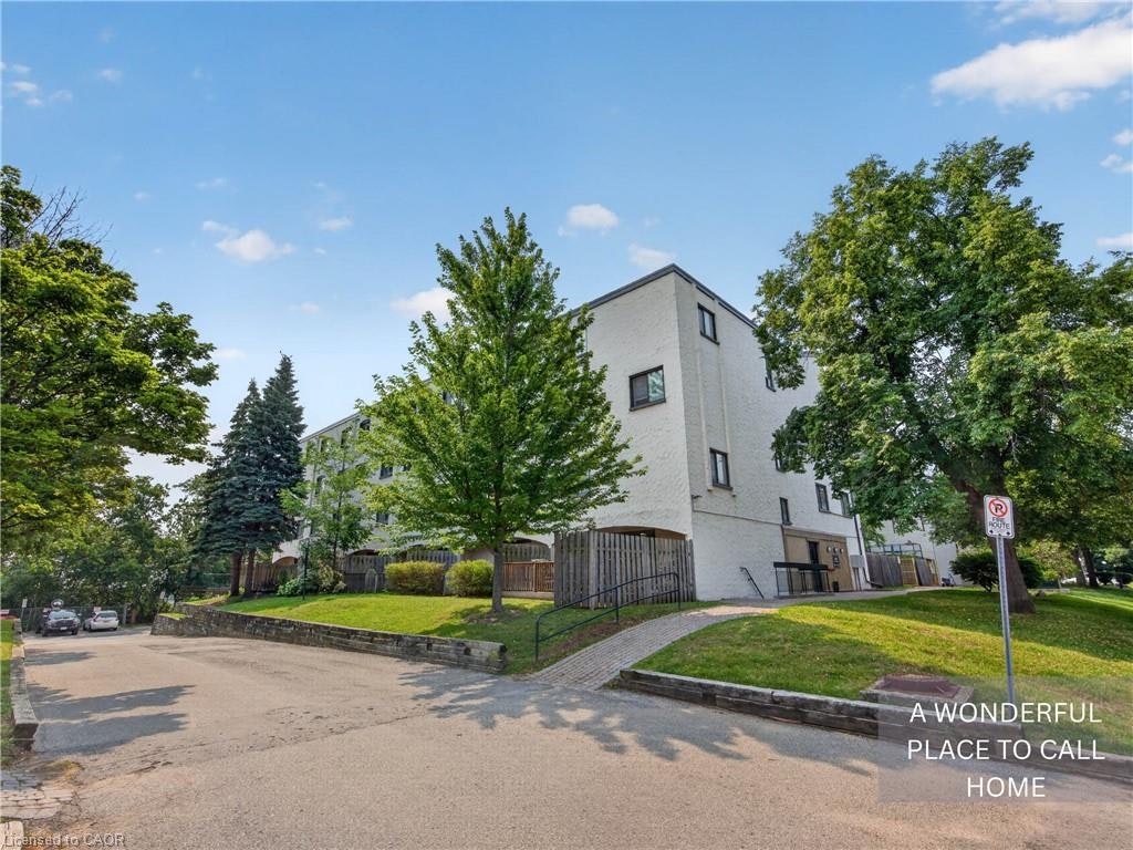112-1050 Falgarwood Drive, Oakville, ON, L6H 2P3