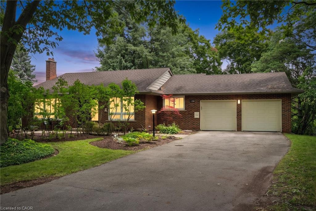 130 Iroquois Place, Waterloo, ON, N2L 2S5