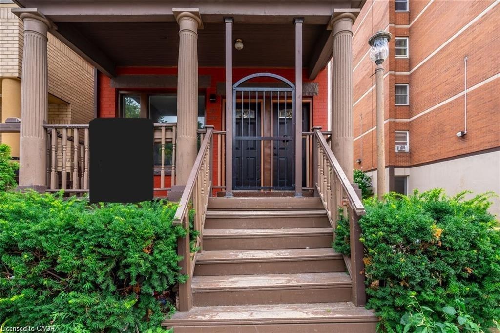 Upper-241-243 King Street W, Hamilton, ON, L8P 1A7 - 2