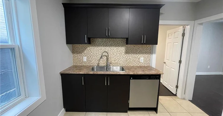 202-1544 King Street E, Hamilton, ON, L8K 1S9 - 3