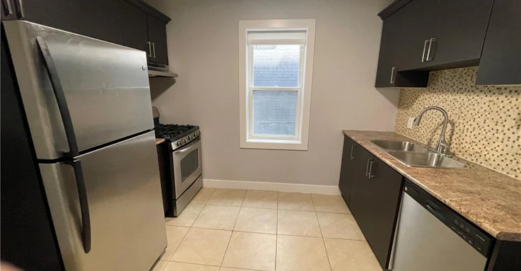 202-1544 King Street E, Hamilton, ON, L8K 1S9 - 2