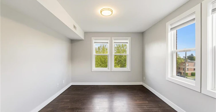 406-1544 King Street E, Hamilton, ON, L8K 1S9 - 4