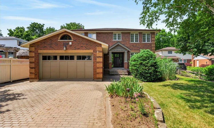 339 Kingsway Place