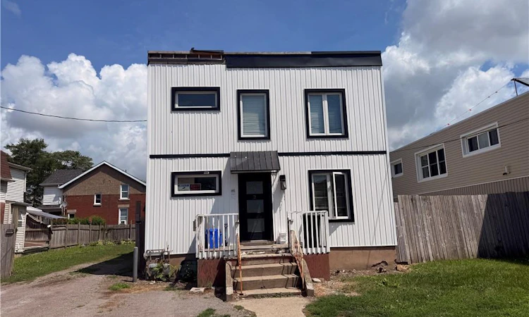 462 East Main Street