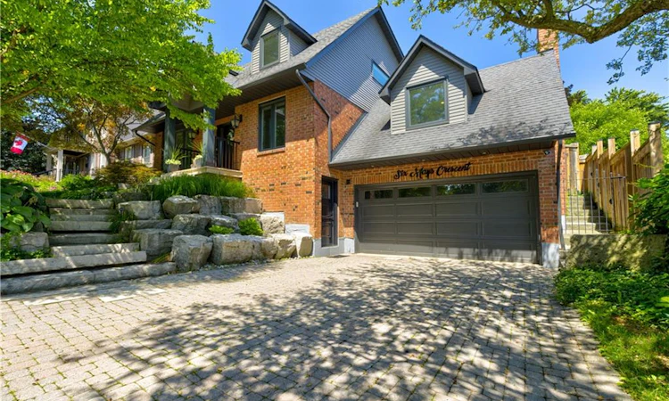 6 Mays Crescent