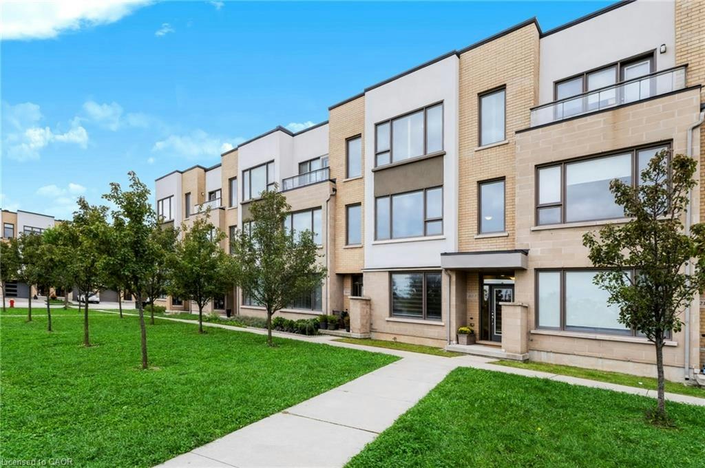 5-211 Squire Crescent, Oakville, ON, L6H 0L8