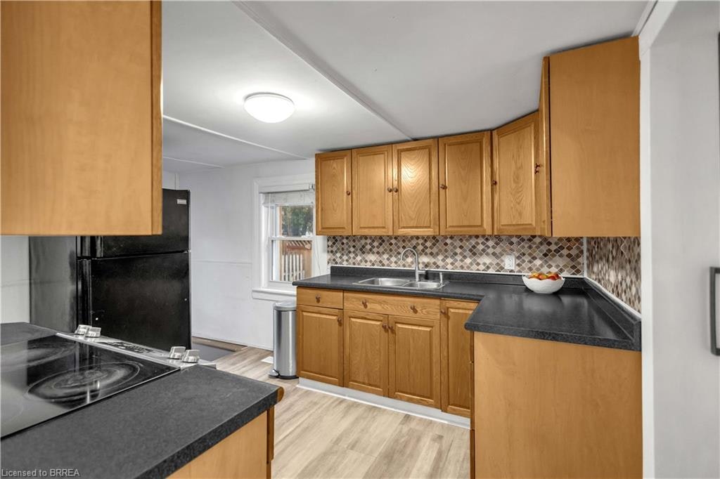 10 Bishop Street, Brantford, ON, N3S 1L9 - 11