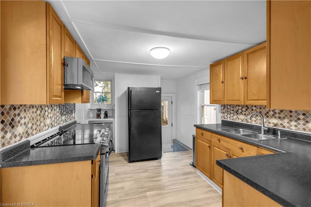 10 Bishop Street, Brantford, ON, N3S 1L9 - 10